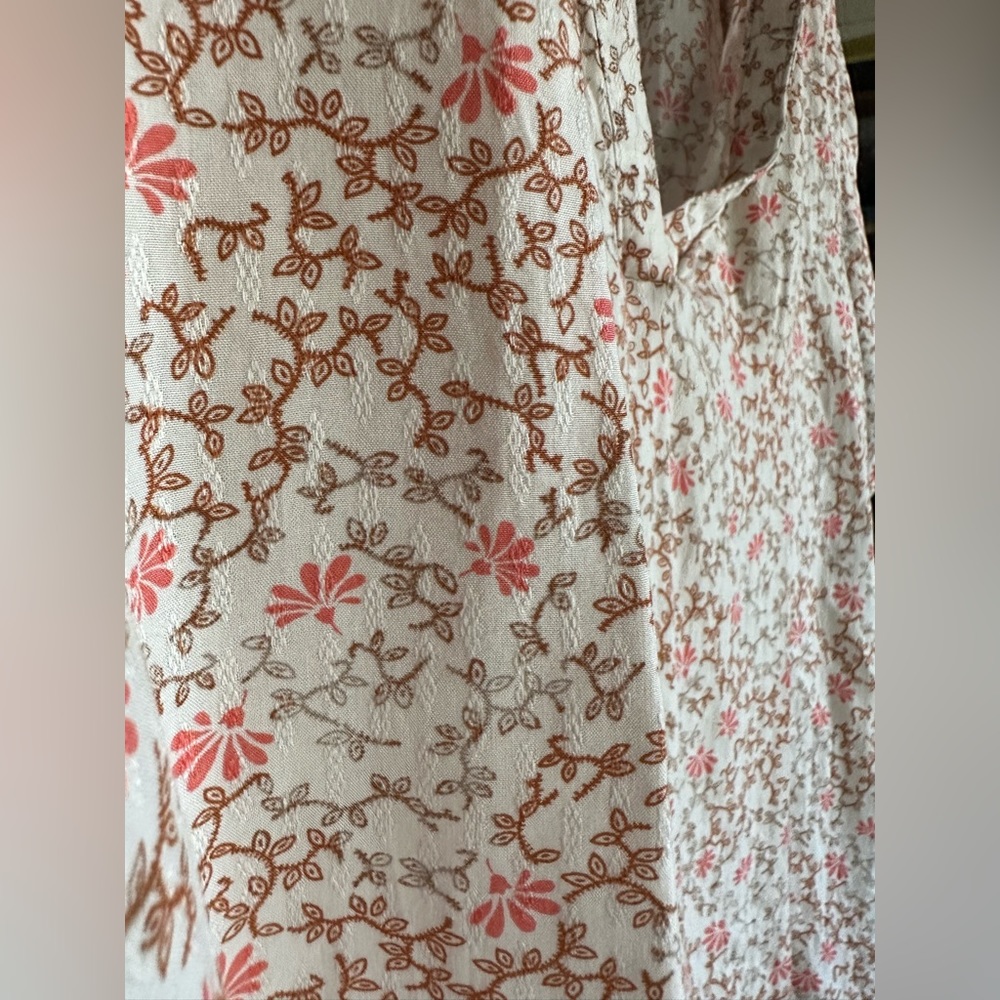 MELROSE AND MARKET Danty blouse, 100% Rayon,  beige and small red flower pttrn L